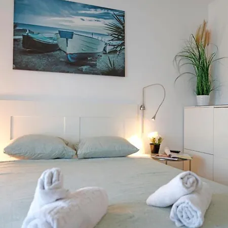 Gorgeous 2 Bedroom Duplex In City Center *