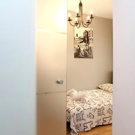 Gorgeous 2 Bedroom Duplex In City Center