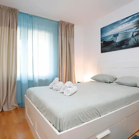Apartment Gorgeous 2 Bedroom Duplex In City Center